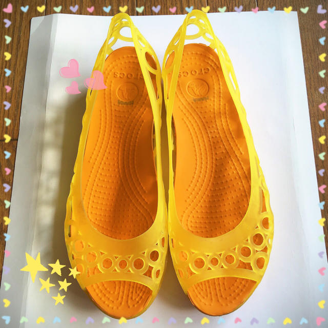crocs(クロックス)のクロックス アドリナ フラットシューズ W7 24センチ レディースの靴/シューズ(サンダル)の商品写真