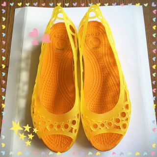 クロックス(crocs)のクロックス アドリナ フラットシューズ W7 24センチ(サンダル)