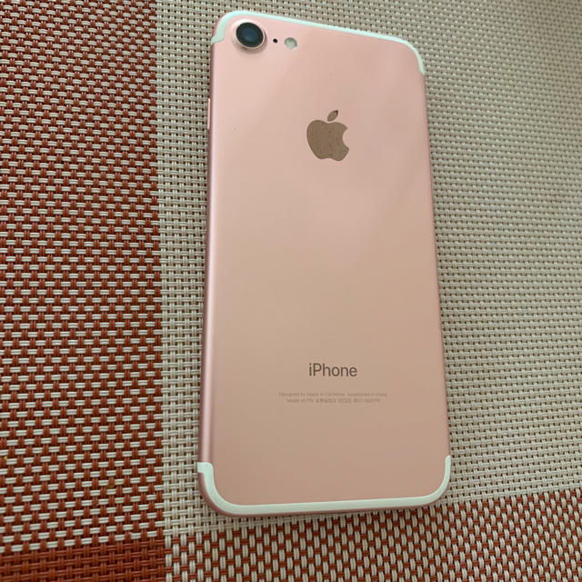 Apple(アップル)のiPhone7 ピンクゴールド スマホ/家電/カメラのスマートフォン/携帯電話(スマートフォン本体)の商品写真