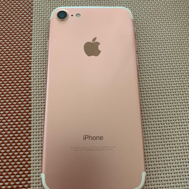 Apple(アップル)のiPhone7 ピンクゴールド スマホ/家電/カメラのスマートフォン/携帯電話(スマートフォン本体)の商品写真