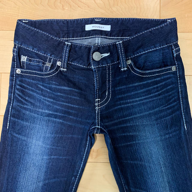 moussy(マウジー)のMOUSSY スキニーデニム size26  J08 レディースのパンツ(スキニーパンツ)の商品写真