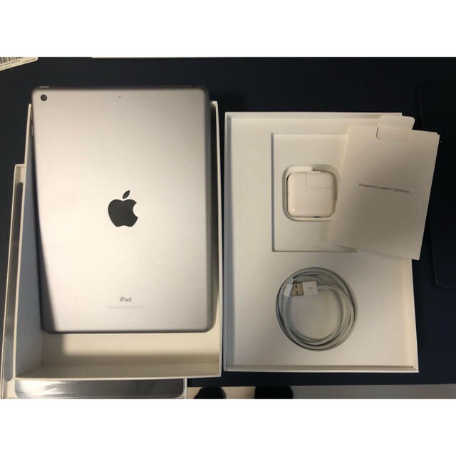 【純正カバー付き】iPad  9.7インチ 第六世代 2018年モデル