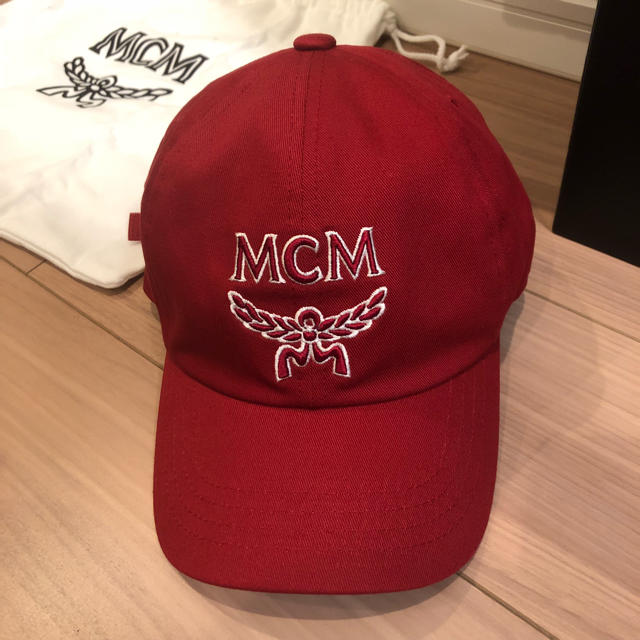 MCM(エムシーエム)のMCMキャップ 赤  メンズの帽子(キャップ)の商品写真