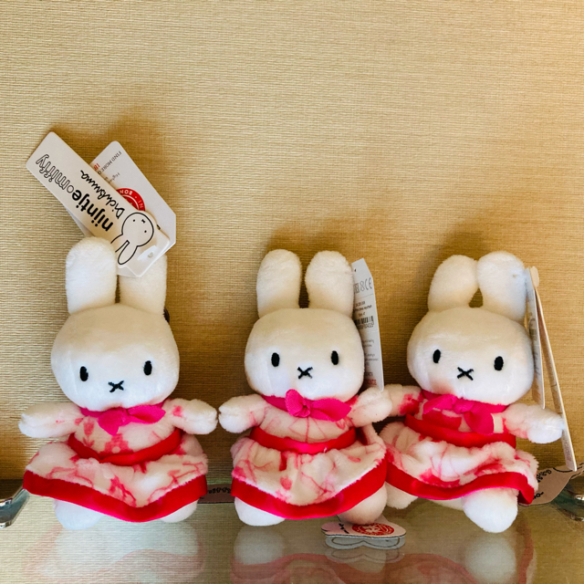 miffy(ミッフィー)の【ミッフィーぬいぐるみ】オランダ限定ピンクドレス/キーリング/ナインチェブルーナ エンタメ/ホビーのおもちゃ/ぬいぐるみ(ぬいぐるみ)の商品写真