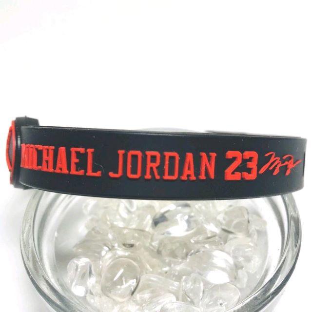【数量限定】大人気NBA マイケル・ジョーダン　シリコンブレスレット  メンズのアクセサリー(ブレスレット)の商品写真