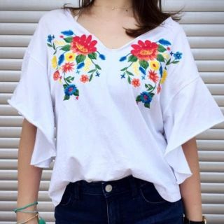 ザラ(ZARA)のZARA 刺繍トップス(シャツ/ブラウス(半袖/袖なし))