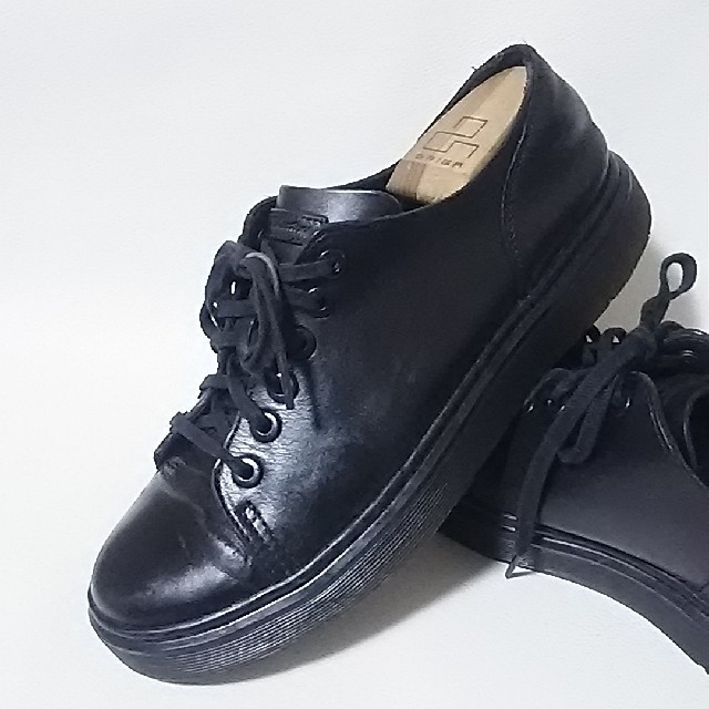 Dr.Martens(ドクターマーチン)の
定2万王道デザイン!ドクターマーチン高級牛革レザースニーカー人気の黒！


 レディースの靴/シューズ(スニーカー)の商品写真