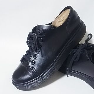 ドクターマーチン(Dr.Martens)の
定2万王道デザイン!ドクターマーチン高級牛革レザースニーカー人気の黒！


(スニーカー)