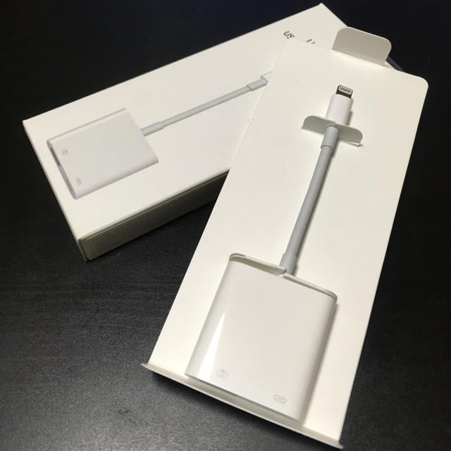 Apple(アップル)のApple Lightning USBカメラアダプタ 純正品 スマホ/家電/カメラのテレビ/映像機器(映像用ケーブル)の商品写真