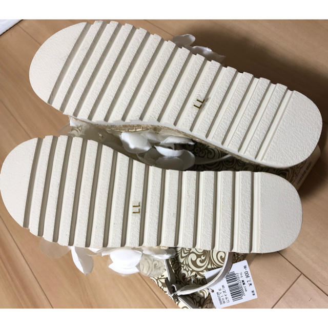 RANDA(ランダ)の新品RANDA花夏サンダル☆白☆LLサイズ24.5センチ レディースの靴/シューズ(サンダル)の商品写真
