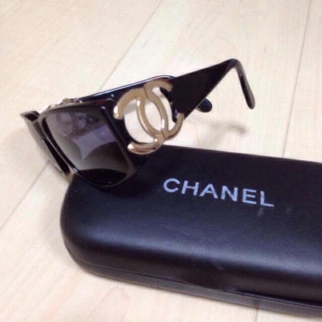 CHANEL(シャネル)の本物シャネル ココマーク サングラス レディースのファッション小物(サングラス/メガネ)の商品写真