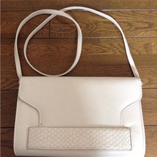 エイチアンドエム(H&M)のH&Mクラッチバッグストラップ付ホワイト(クラッチバッグ)