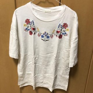 ジーユー(GU)のGU 花柄 Tシャツ(Tシャツ(半袖/袖なし))