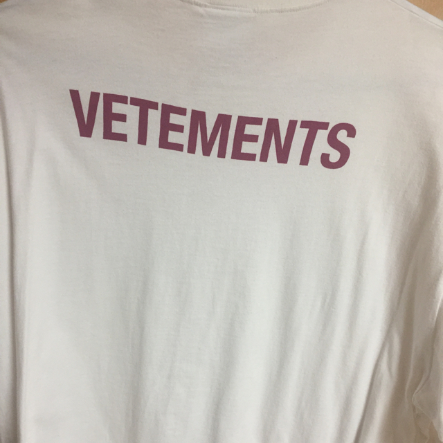 トップスvetements スタッフT