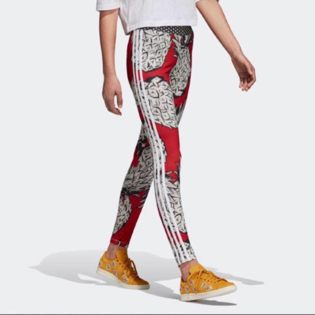 adidas(アディダス)のアディダスオリジナルス パイナップル柄 レギンス 新品タグ付き M  レディースのレッグウェア(レギンス/スパッツ)の商品写真
