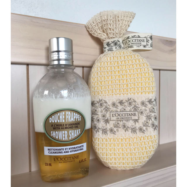 L'OCCITANE(ロクシタン)の【専用ページ】アーモンド ミルクシャワーシェイク L'OCCITANE コスメ/美容のボディケア(ボディソープ/石鹸)の商品写真