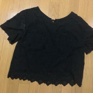 マジェスティックレゴン(MAJESTIC LEGON)の【おうちゃんさん専用】♦マジェスティックレゴン＊花柄 黒トップス♦(カットソー(半袖/袖なし))