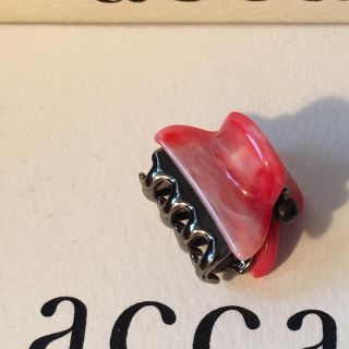 acca(バレッタ/ヘアクリップ ・ レッド/赤色系)のフリマ acca(バレッタ/ヘアクリップ ・ レッド/赤色系)のフリマ