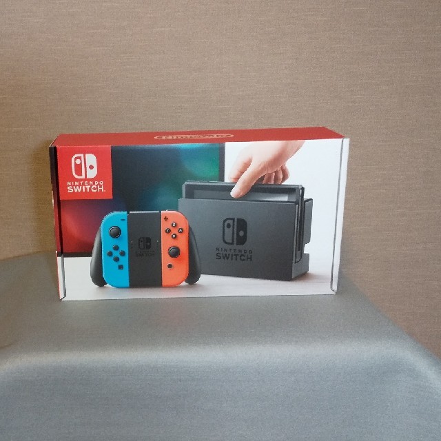 ニンテンドースイッチ本体　ネオンブルー／ネオンレッド　２台