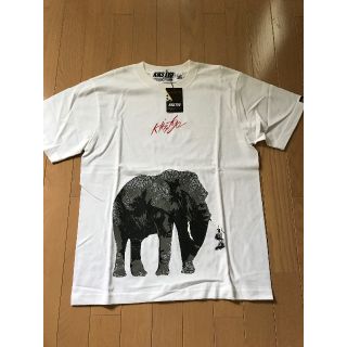 キックスティーワイオー(KIKS TYO)のKIKS TYO  アニマルXシューズのコラボTシャツ　Mサイズ　白(Tシャツ/カットソー(半袖/袖なし))