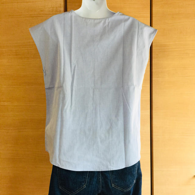 GU(ジーユー)の【新品タグ付き】ノースリーブシャツ レディースのトップス(シャツ/ブラウス(半袖/袖なし))の商品写真