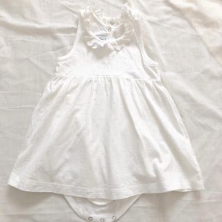 プチバトー(PETIT BATEAU)の【中古品】24m プチバトー ボディ付きワンピース フリル襟 80 90(ワンピース)