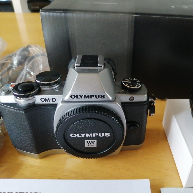 OLYMPUS(オリンパス)のマウントアダプタおまけ OLYMPUS OM-D E-M10 スマホ/家電/カメラのカメラ(ミラーレス一眼)の商品写真