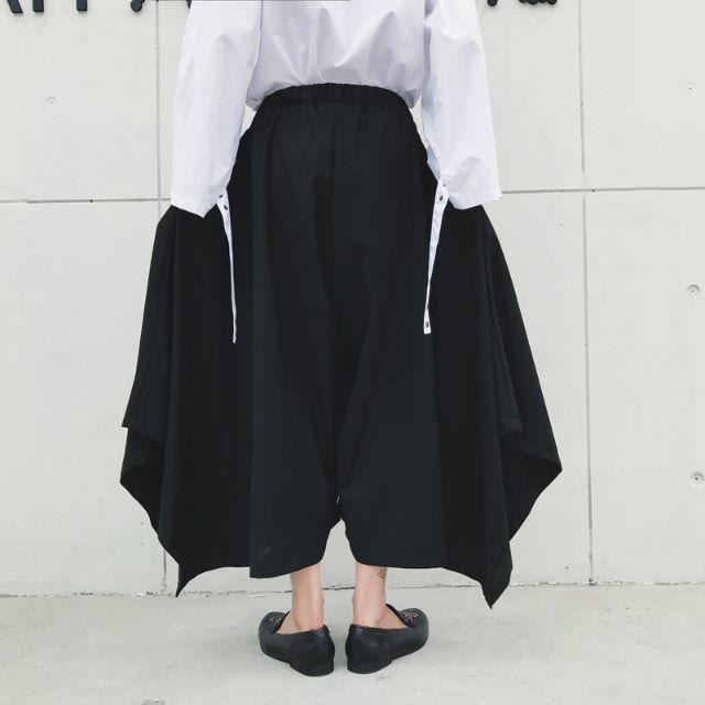 【モノトーンな世界】　上級者コーデ　フレアパンツ　モード系 レディースのスカート(ロングスカート)の商品写真