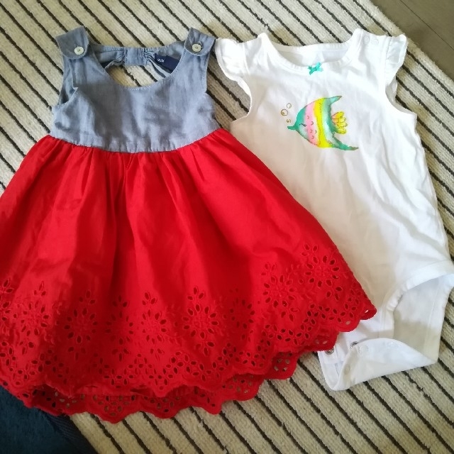 babyGAP(ベビーギャップ)の二点セット　babygapワンピース　カーターズロンパース キッズ/ベビー/マタニティのベビー服(~85cm)(ワンピース)の商品写真