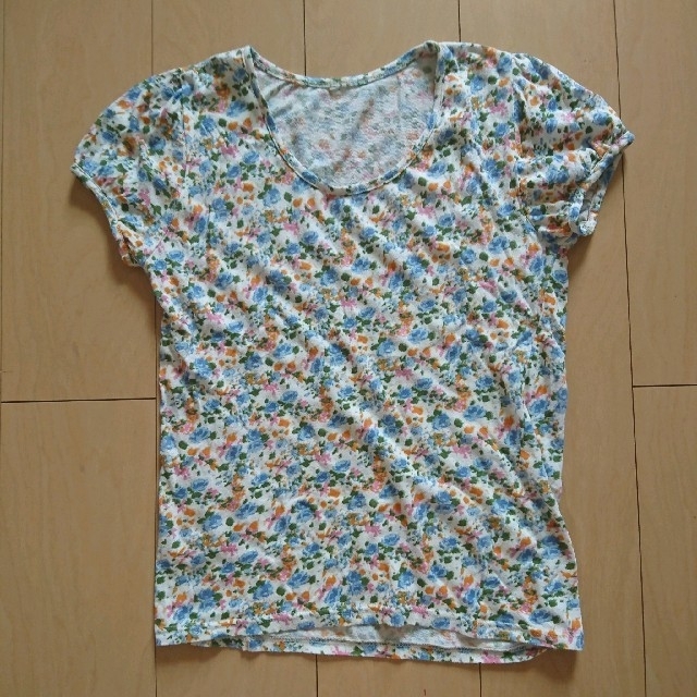 花柄 パフスリーブ Tシャツ レディースのトップス(Tシャツ(半袖/袖なし))の商品写真