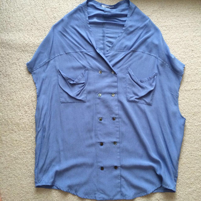 OSMOSIS(オズモーシス)のタブルボタンシャツ レディースのトップス(シャツ/ブラウス(半袖/袖なし))の商品写真