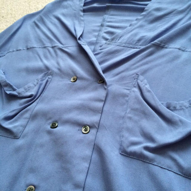 OSMOSIS(オズモーシス)のタブルボタンシャツ レディースのトップス(シャツ/ブラウス(半袖/袖なし))の商品写真
