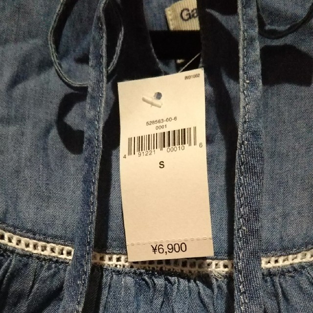 GAP(ギャップ)のGAP デニムフリルブラウス レディースのトップス(シャツ/ブラウス(半袖/袖なし))の商品写真