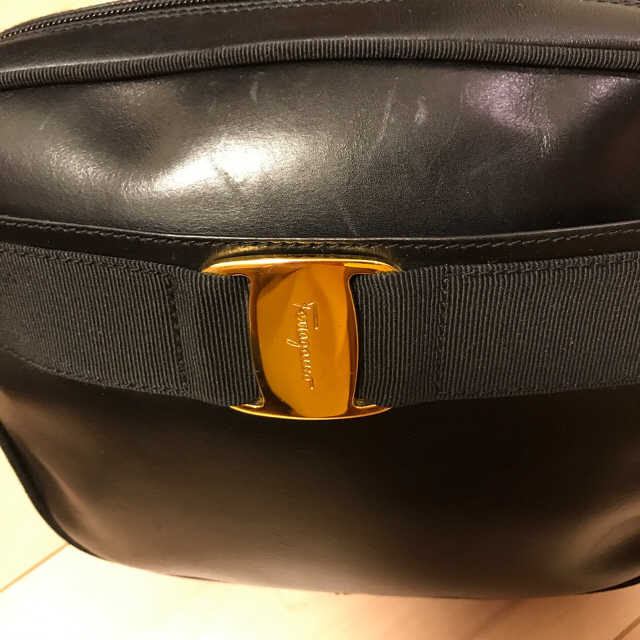 Salvatore Ferragamo(サルヴァトーレフェラガモ)のフェラガモ    ショルダーバッグ  黒 レディースのバッグ(ショルダーバッグ)の商品写真