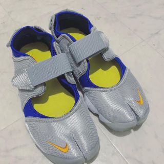 ナイキ(NIKE)のNIKE エアリフト シルバー 24.5(スニーカー)