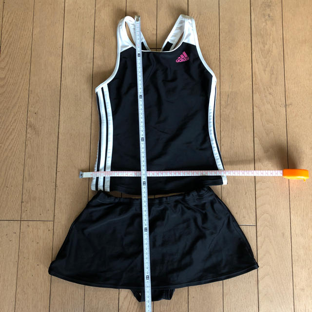 adidas(アディダス)の水着 adidas 女の子 黒色 キッズ/ベビー/マタニティのキッズ服女の子用(90cm~)(水着)の商品写真