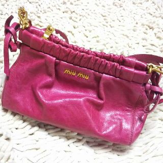 ミュウミュウ(miumiu)のMIUMIU ショルダーバック(ショルダーバッグ)