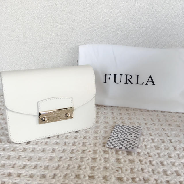 Furla(フルラ)の新品 ☆ フルラ  メトロポリス ホワイト Diorおまけ付き レディースのバッグ(ショルダーバッグ)の商品写真