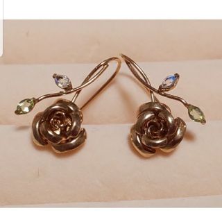 スタージュエリー(STAR JEWELRY)の薔薇　ピアス(ピアス)