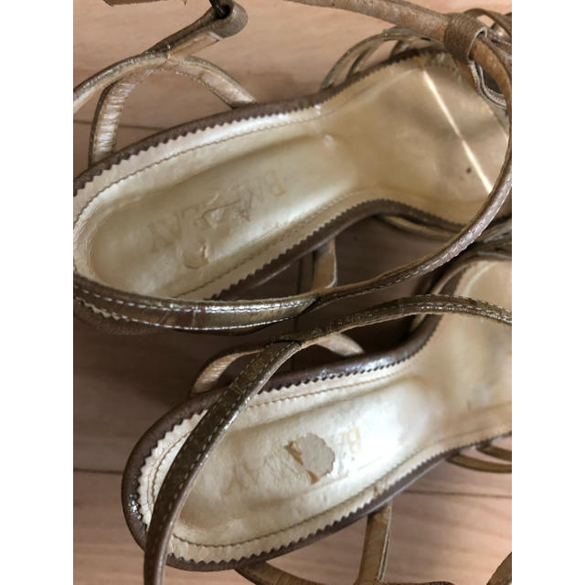 BARCLAY(バークレー)のバークレー ゴールドサンダル レディースの靴/シューズ(サンダル)の商品写真