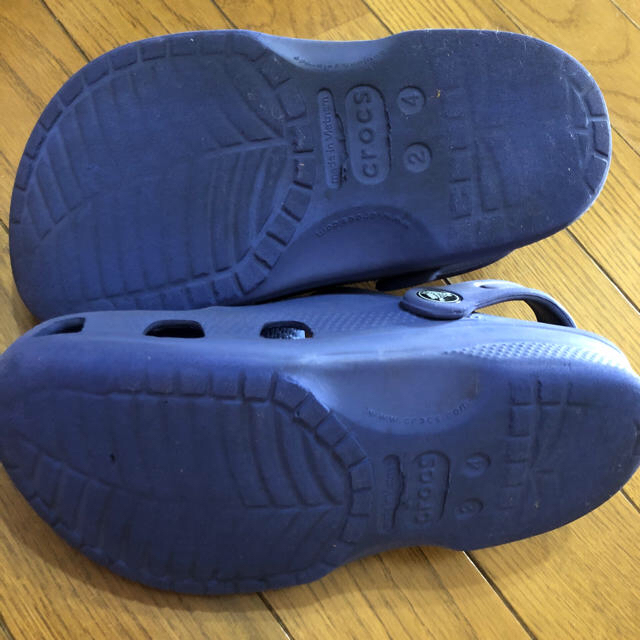 crocs(クロックス)のクロックス キッズ/ベビー/マタニティのキッズ靴/シューズ(15cm~)(サンダル)の商品写真