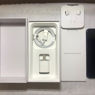 アップル(Apple)のiPhone8 64GB(スマートフォン本体)