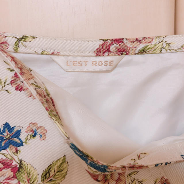 L'EST ROSE(レストローズ)のL'EST ROSE♡ローズ柄スカート レディースのスカート(ロングスカート)の商品写真