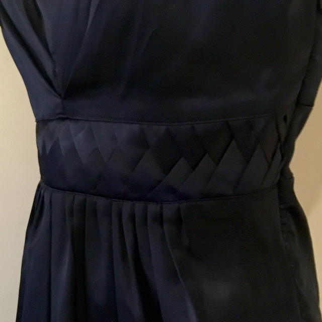 海外で購入 パフスリーブデザインサテンワンピース ドレス ネイビー レディースのフォーマル/ドレス(ミディアムドレス)の商品写真