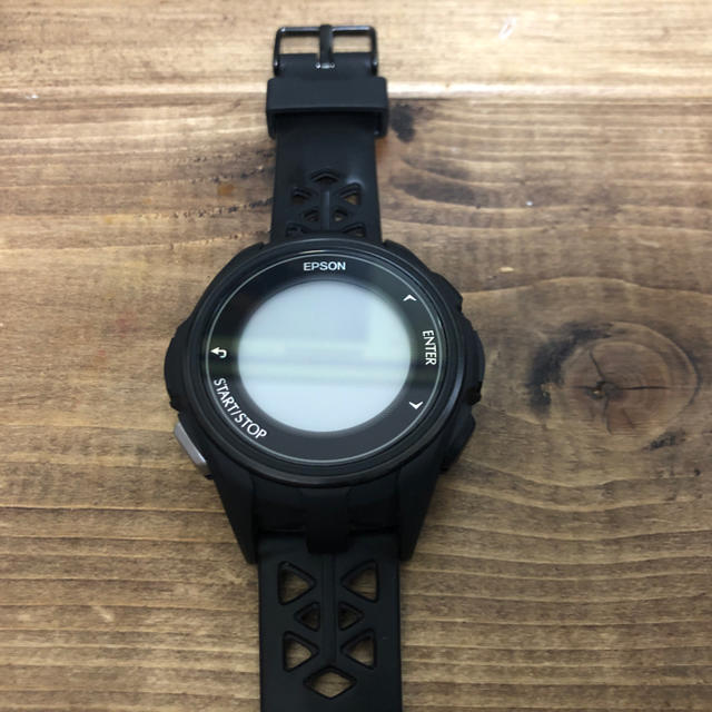 EPSON(エプソン)のEPSON  wrstableGPS J-300 ランニングウォッチ 脈拍測定 メンズの時計(腕時計(デジタル))の商品写真