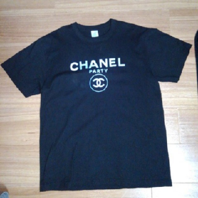 CHANEL(シャネル)のAnotA(アノッタ)CHANELロゴ  FLASH PARTY Tシャツ 黒 メンズのトップス(Tシャツ/カットソー(半袖/袖なし))の商品写真