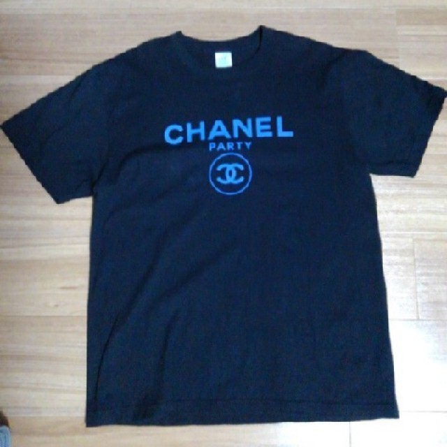 CHANEL(シャネル)のAnotA(アノッタ)CHANELロゴ  FLASH PARTY Tシャツ 黒 メンズのトップス(Tシャツ/カットソー(半袖/袖なし))の商品写真