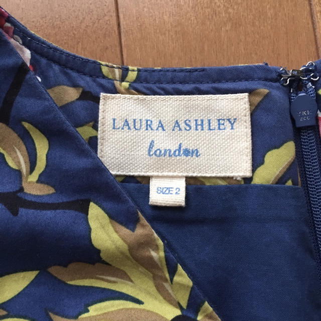 LAURA ASHLEY(ローラアシュレイ)のローラアシュレイ ワンピース レディースのワンピース(ひざ丈ワンピース)の商品写真