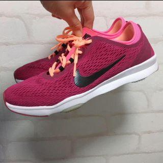 ナイキ(NIKE)のNIKE ナイキ スニーカー ズームフィット ピンク(スニーカー)