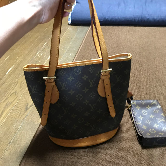 未使用、新品】ルイヴィトン。バケツ型バック。おまけに新品のピアス